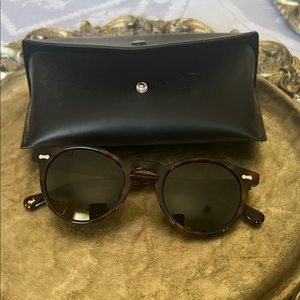 Tortoise Shell Round Sunglasses